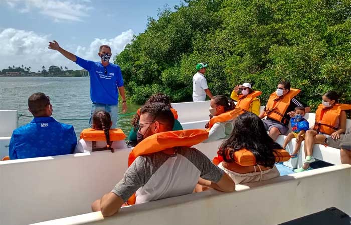IMA abre inscrições para passeio do projeto Barco Escola em Alagoas