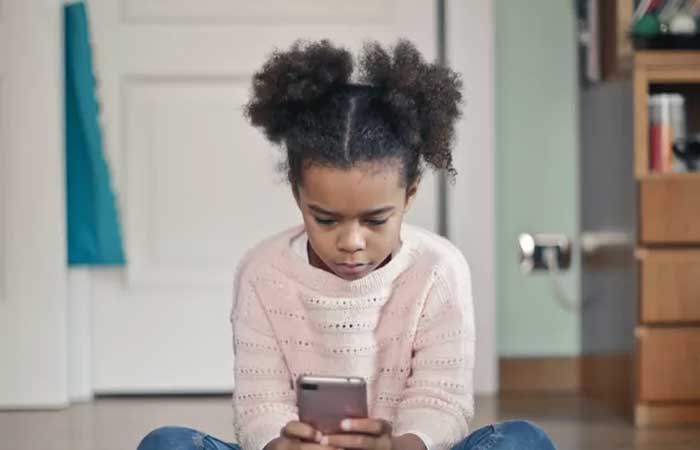 Cada vez mais conectados: confira 5 cuidados para proteger seu filho na internet