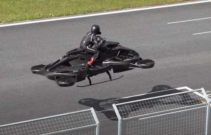 Empresa japonesa inova e demonstra nova moto voadora para corridas