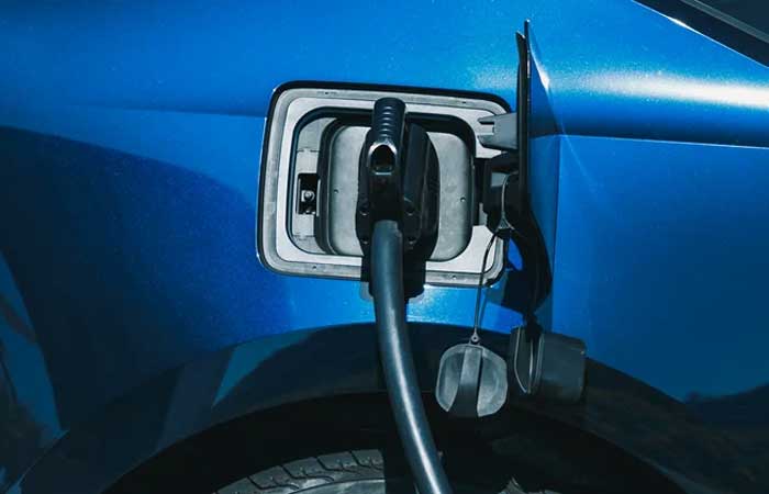 Carros elétricos: iniciativa promete rede de eletropostos nos EUA