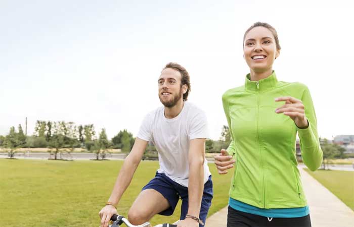 As diferenças e os benefícios em comum de correr e pedalar