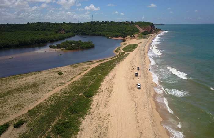 Semam faz caminhada ecológica para vistoriar as praias de João Pessoa nesta quinta-feira
