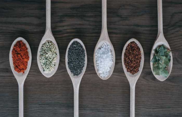Conheça 21 alternativas naturais e deliciosas para substituir o sal