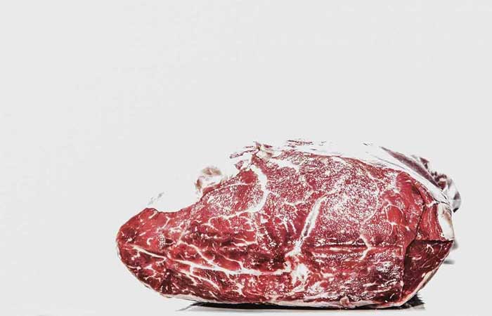 Carne cultivada pode fazer mais mal que bem à saúde e ambiente