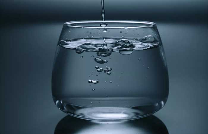 Água melhora a memória e saúde intestinal; conheça mais benefícios