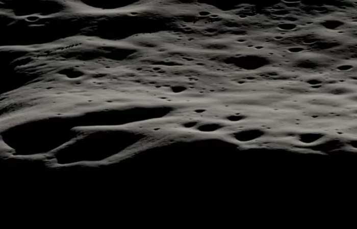 Colisão de lixo espacial cria nova cratera na Lua, segundo observação de cientistas