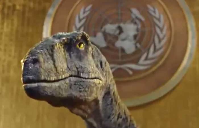 Dinossauro ‘invade’ ONU para fazer alerta sobre o clima; veja vídeo