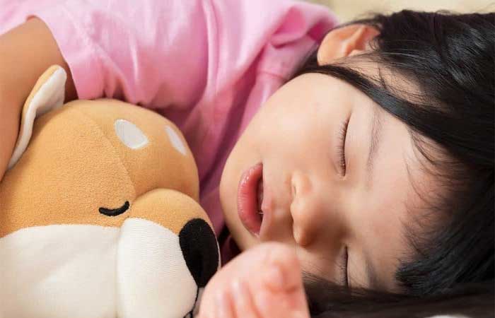 Dormir de boca aberta: hábito na infância pode impactar saúde a longo prazo
