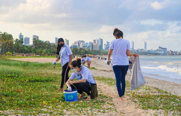 Projeto de extensão da UFPB fomenta educação ambiental com ações de limpeza nas praias de João Pessoa