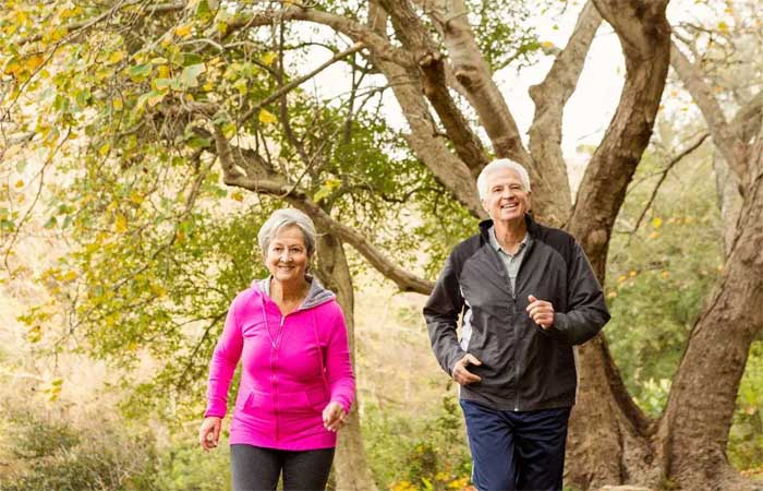 Caminhar pode reduzir significativamente a dor no joelho causada pela artrite