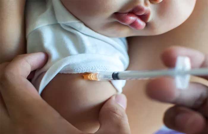 Consultores da FDA recomendam vacina da Moderna e da Pfizer contra a covid-19 para crianças a partir dos 6 meses