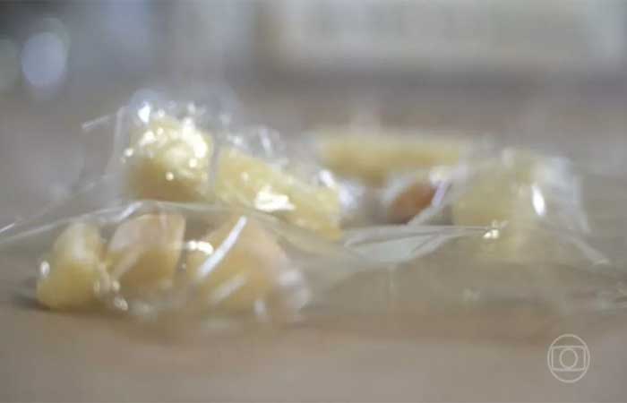 Cientistas brasileiros desenvolvem plástico biodegradável que faz alimento durar mais tempo fora da geladeira