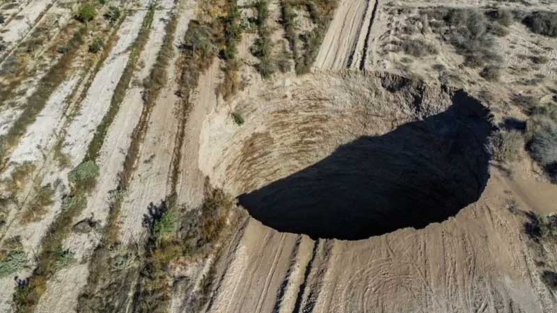 Buraco gigante no deserto do Chile não para de crescer e intriga cientistas