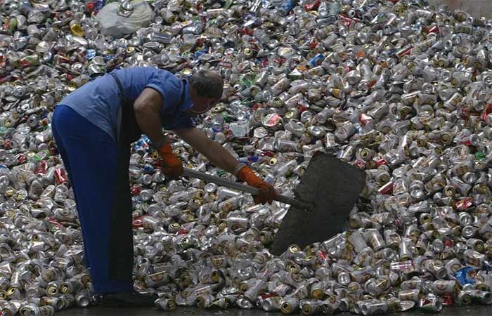 Reciclagem do alumínio chega a quase 100% no Brasil e vira modelo no país