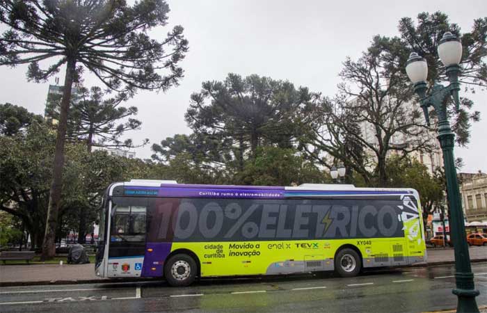 Novos ônibus elétricos começam a ser testados em Curitiba
