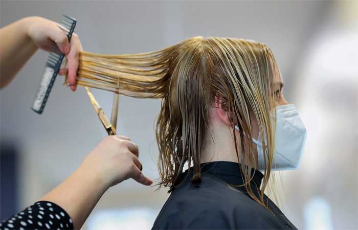 Espaço de beleza arrecada doação de cabelo para a limpeza do oceano