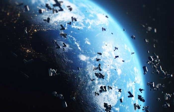 Lixo espacial: uma tonelada reentra na atmosfera da Terra a cada semana
