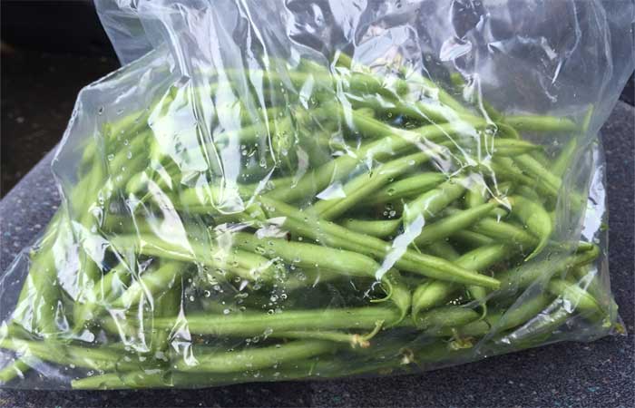 Califórnia proíbe sacos plásticos para frutas e legumes em mercados