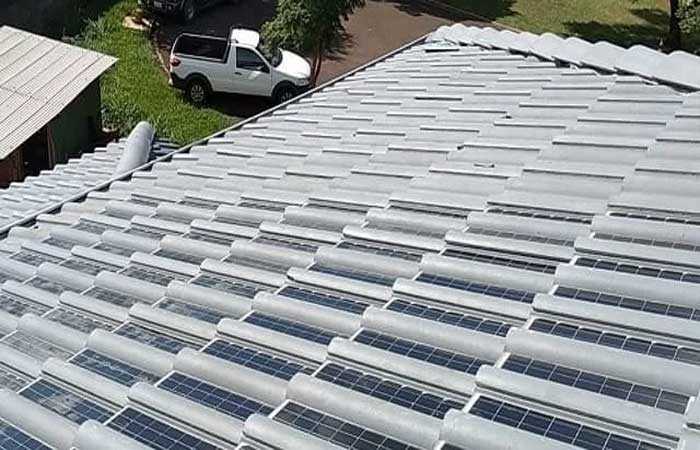 Primeira telha solar brasileira está sendo produzida; entenda como funciona