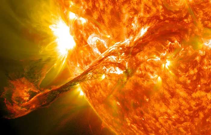 Terra é atingida por oito explosões solares e outras já estão a caminho