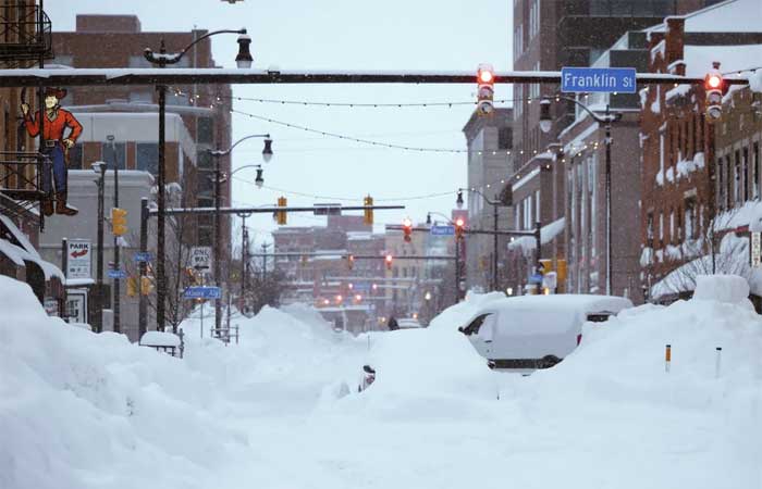 ‘Nevasca do século’ deixa mais de 50 mortos nos EUA e no Canadá
