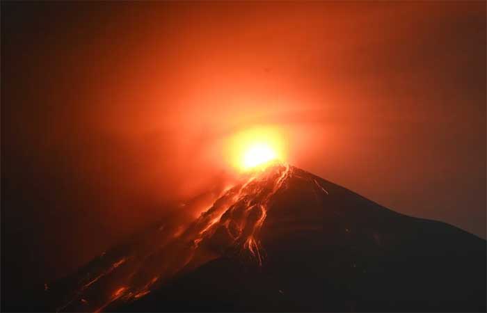 Vulcão de Fogo entra em erupção no sudoeste da Cidade da Guatemala