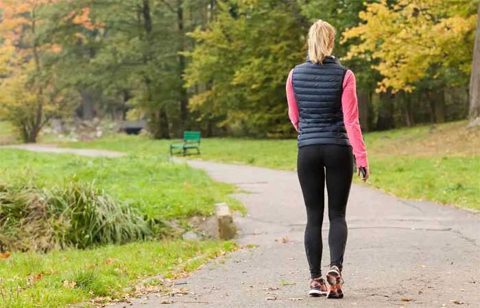 Para neutralizar os efeitos de um estilo de vida sedentário, caminhe apenas por 5 minutos a cada meia hora