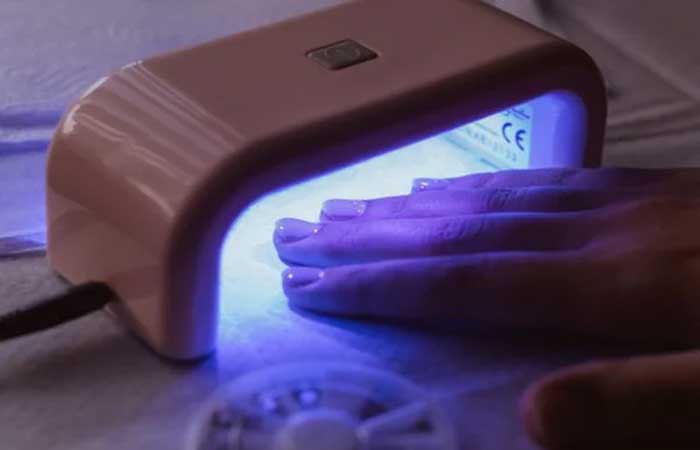 Máquina de secar esmalte pode danificar células da mão, sugere estudo