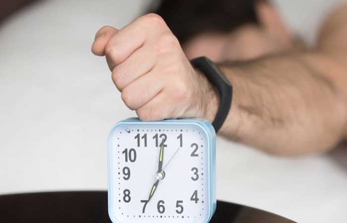 Por que algumas pessoas acordam sempre no mesmo horário todas as noites?