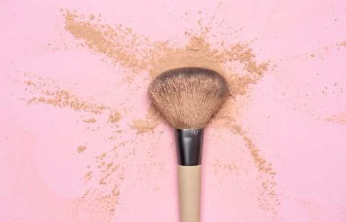 Pincéis de maquiagem podem ser mais sujos do que privada, diz estudo
