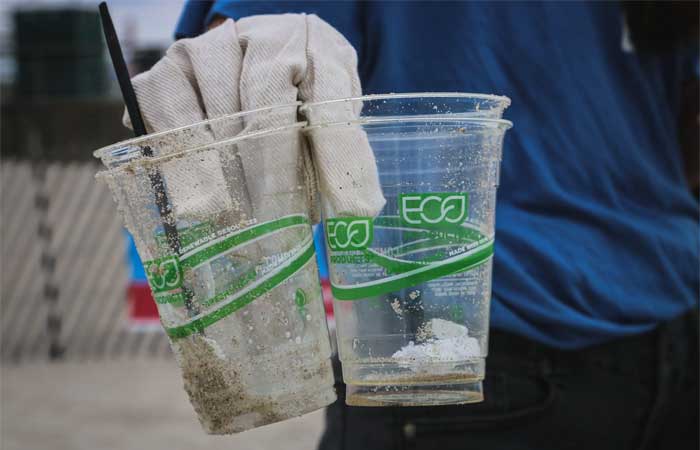 Plástico “compostável” não se decompõe no oceano, revela estudo