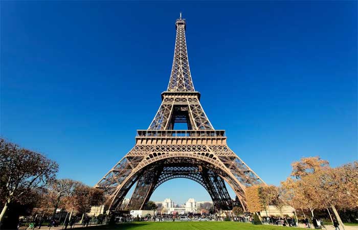 Paris quer remover 40% do asfalto para enfrentar picos de calor