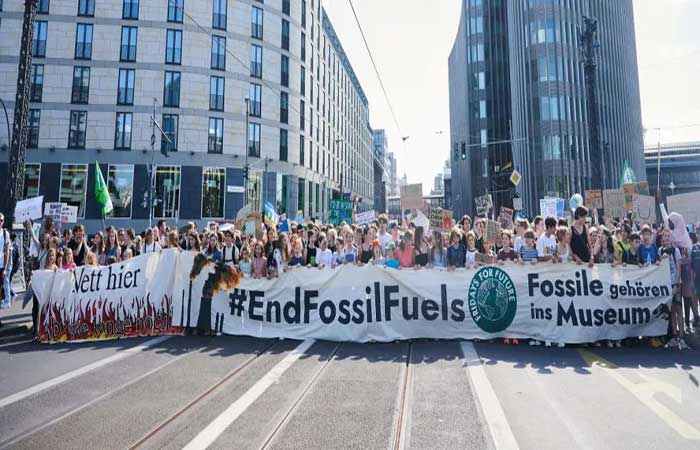 Todos pelo clima: protestos globais pedem fim do uso de combustíveis fósseis