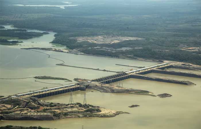 Usina de Santo Antônio suspende operação devido à seca na Amazônia
