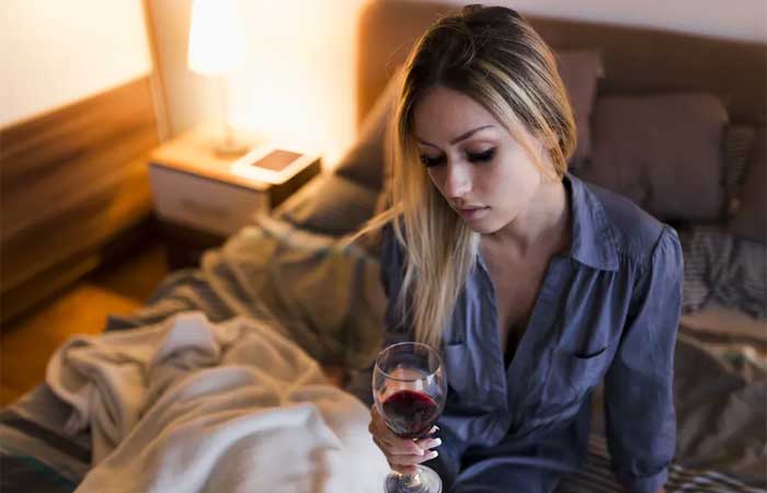 Médicos explicam a ligação entre o consumo excessivo de álcool e a depressão