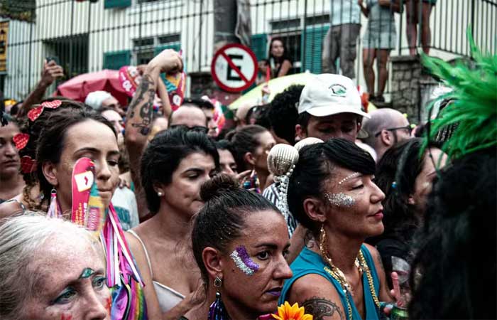 Carnaval: entenda os efeitos ambientais de usar glitter em 5 tópicos