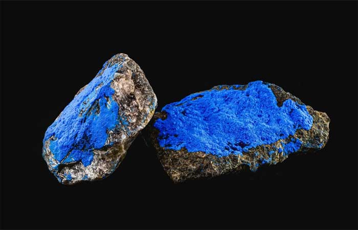 O que é o cobalto, tão essencial para as tecnologias atuais, e quais controvérsias ele esconde?
