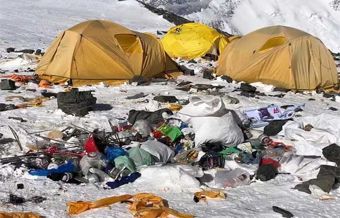 ‘Trilha do papel higiênico’: Monte Everest está se tornando o lixão a céu aberto mais alto do mundo, alertam especialistas