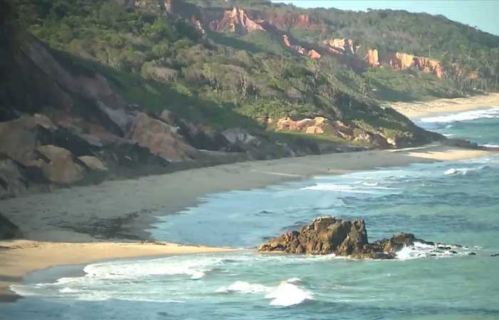 Pesquisa alerta que 12% de cidade turística do litoral da Paraíba pode afundar com avanço do mar