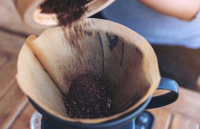 Há um uso incrível para as borras de café que beneficiam o meio ambiente