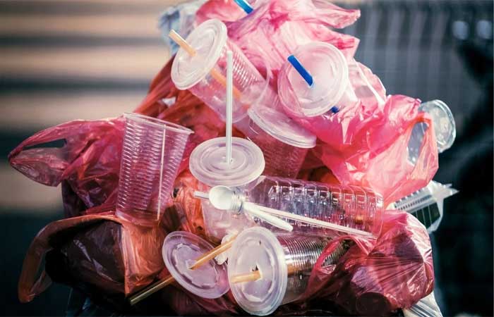 Luta global contra a poluição plástica em âmbito internacional