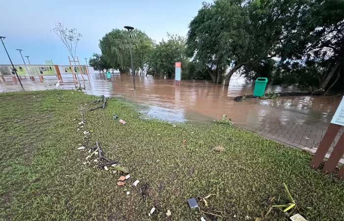 Nível do Guaíba baixa 8 cm em 24 horas; água parou de avançar em ruas de Porto Alegre