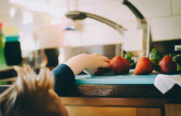 70% das casas com crianças desperdiçam comida regularmente, aponta estudo espanhol