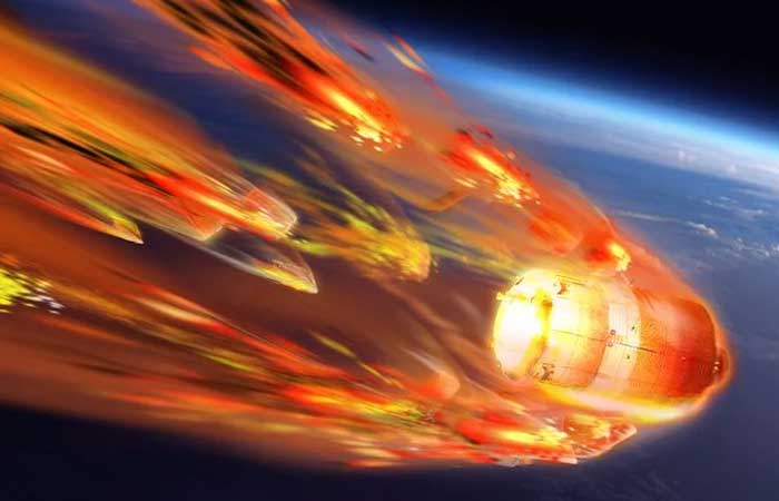 Lixo espacial deveria entrar em combustão, mas por que alguns caem na Terra?