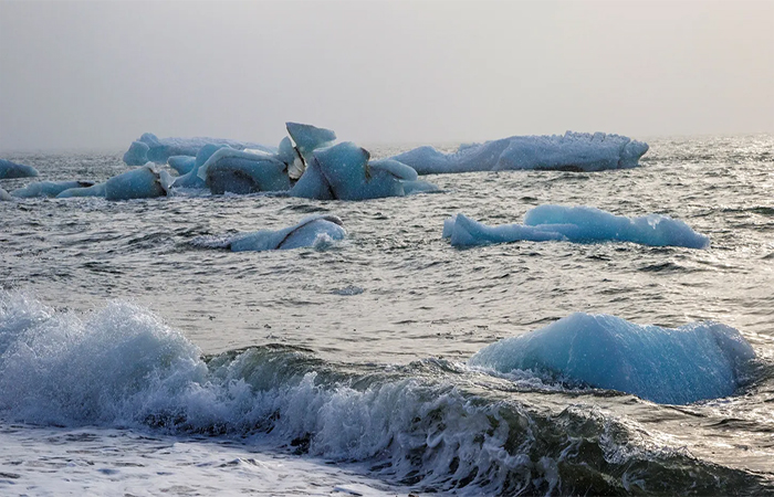 As ondas do mar podem congelar por causa do frio intenso?