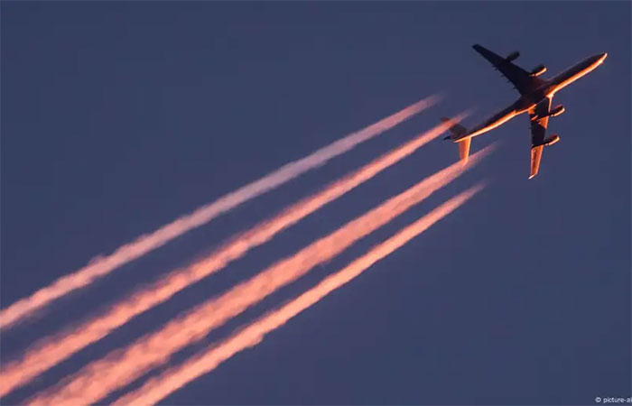 Rastros de aviões nos céus escondem ameaça para o clima