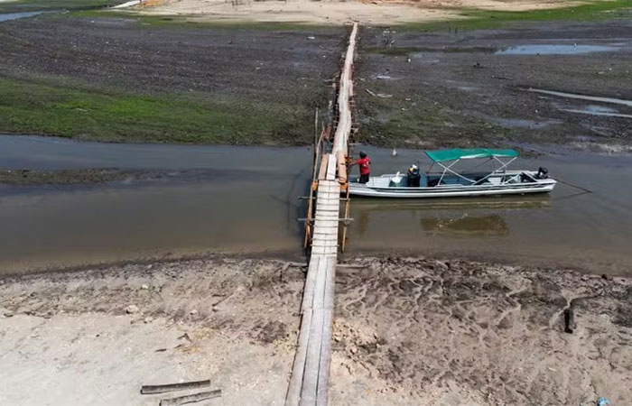 Rio Negro atinge maior seca da história, em 121 anos de medição