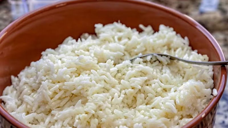 Arroz está se tornando mais tóxico com mudanças climáticas, aponta novo estudo