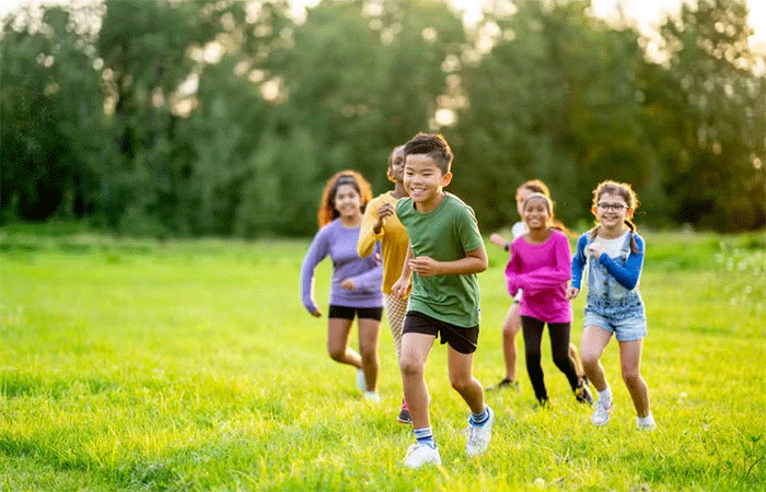 Contato com a natureza na infância: 9 benefícios comprovados pela ciência