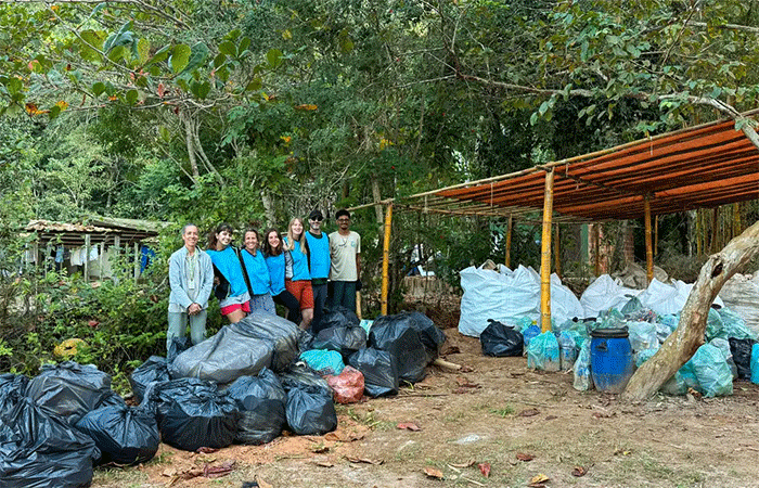 Mutirão em Ilha Grande acha lixo vindo da China, Argentina e Etiópia